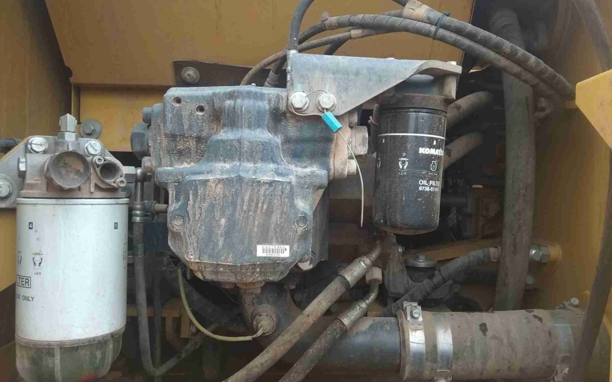 小松液压泵位置图片