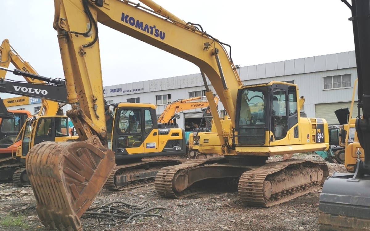 0萬元_11530小時_2010年小松pc240lc-8挖掘機_pc240lc-8二手機_綠色